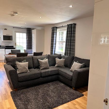 Apartment In Queens Court, Banchory Inchmarlo ภายนอก รูปภาพ