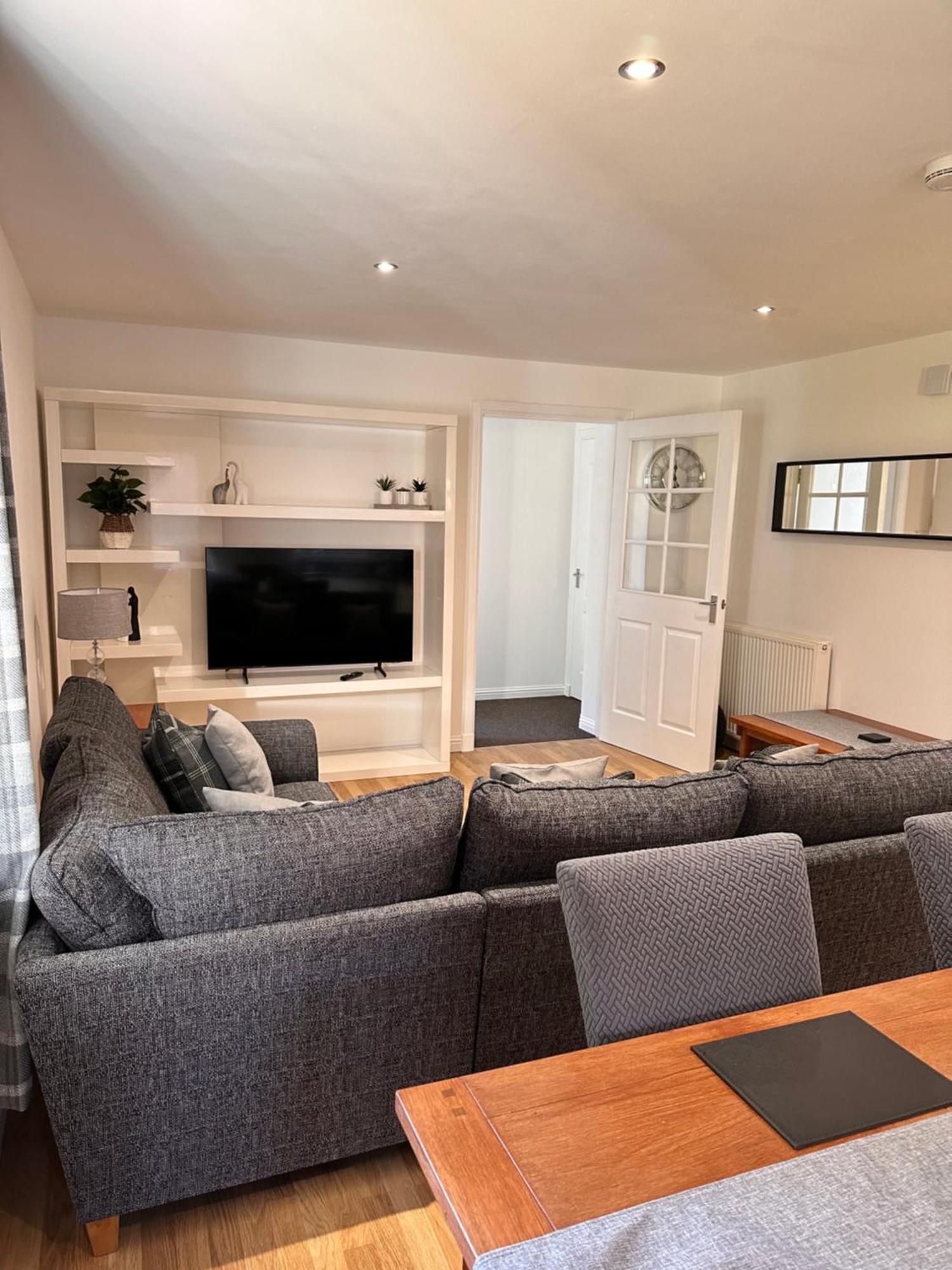 Apartment In Queens Court, Banchory Inchmarlo ภายนอก รูปภาพ