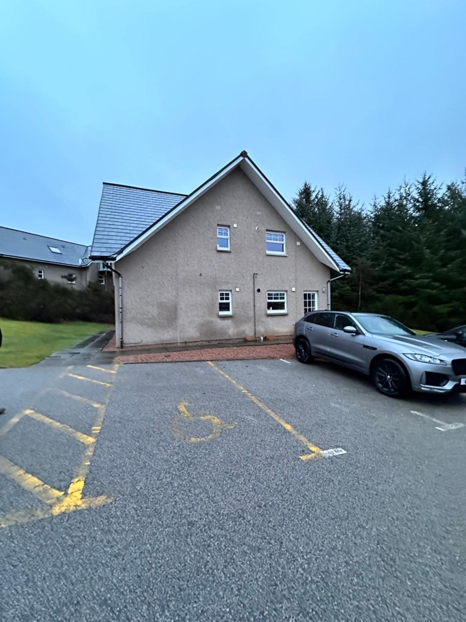 Apartment In Queens Court, Banchory Inchmarlo ภายนอก รูปภาพ